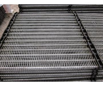 Wire mesh belt for tempering furnace